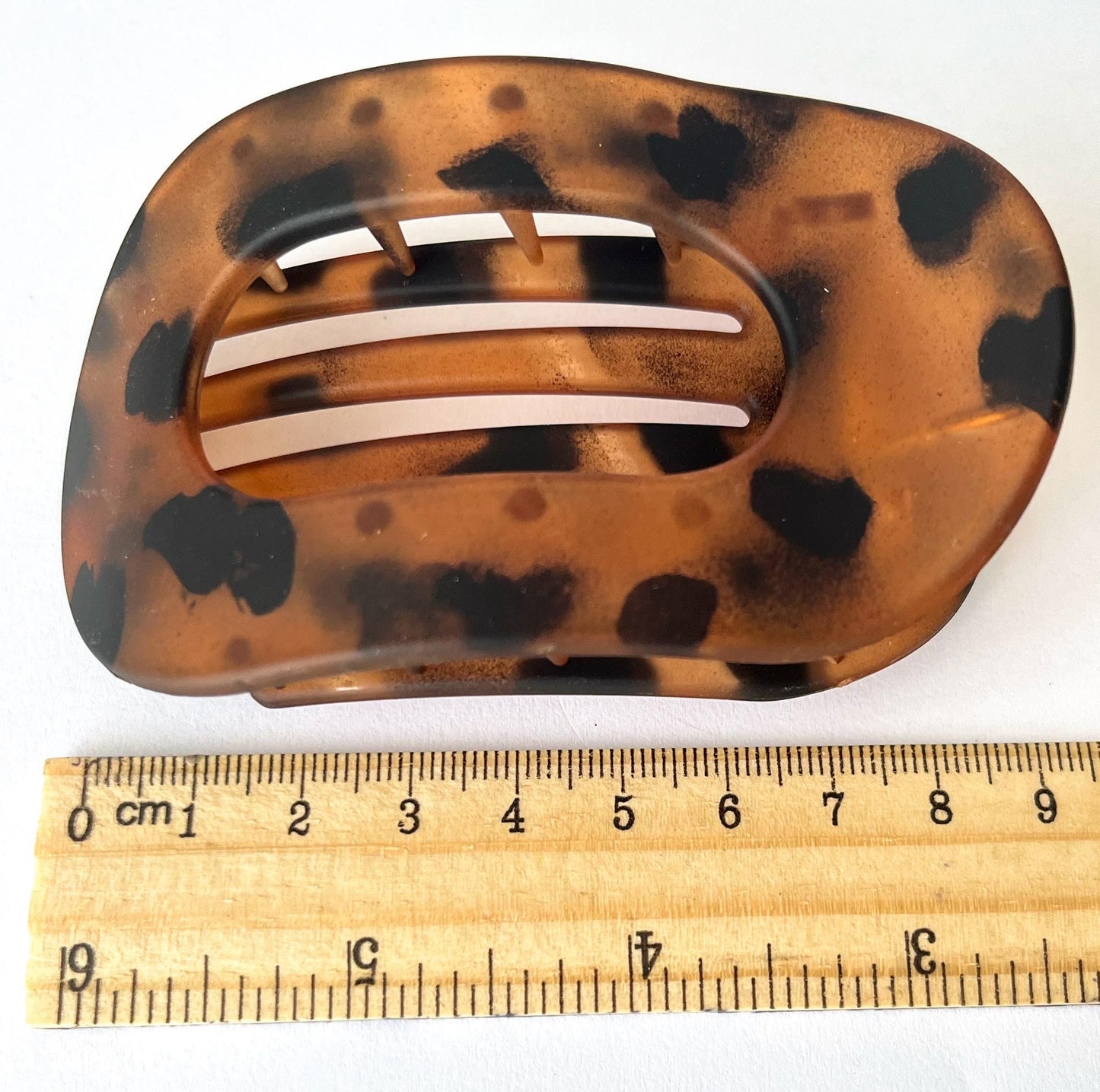 The New Flat -The Only Claw You’ll Ever Need | Large Hair Claw Clip 8.5cm | Tortoiseshell Black Cream | Strong Hold Everyday Clip
