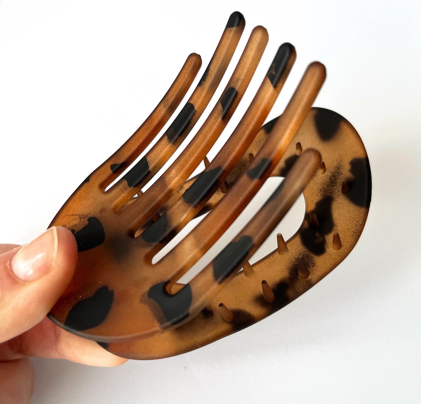 The New Flat -The Only Claw You’ll Ever Need | Large Hair Claw Clip 8.5cm | Tortoiseshell Black Cream | Strong Hold Everyday Clip