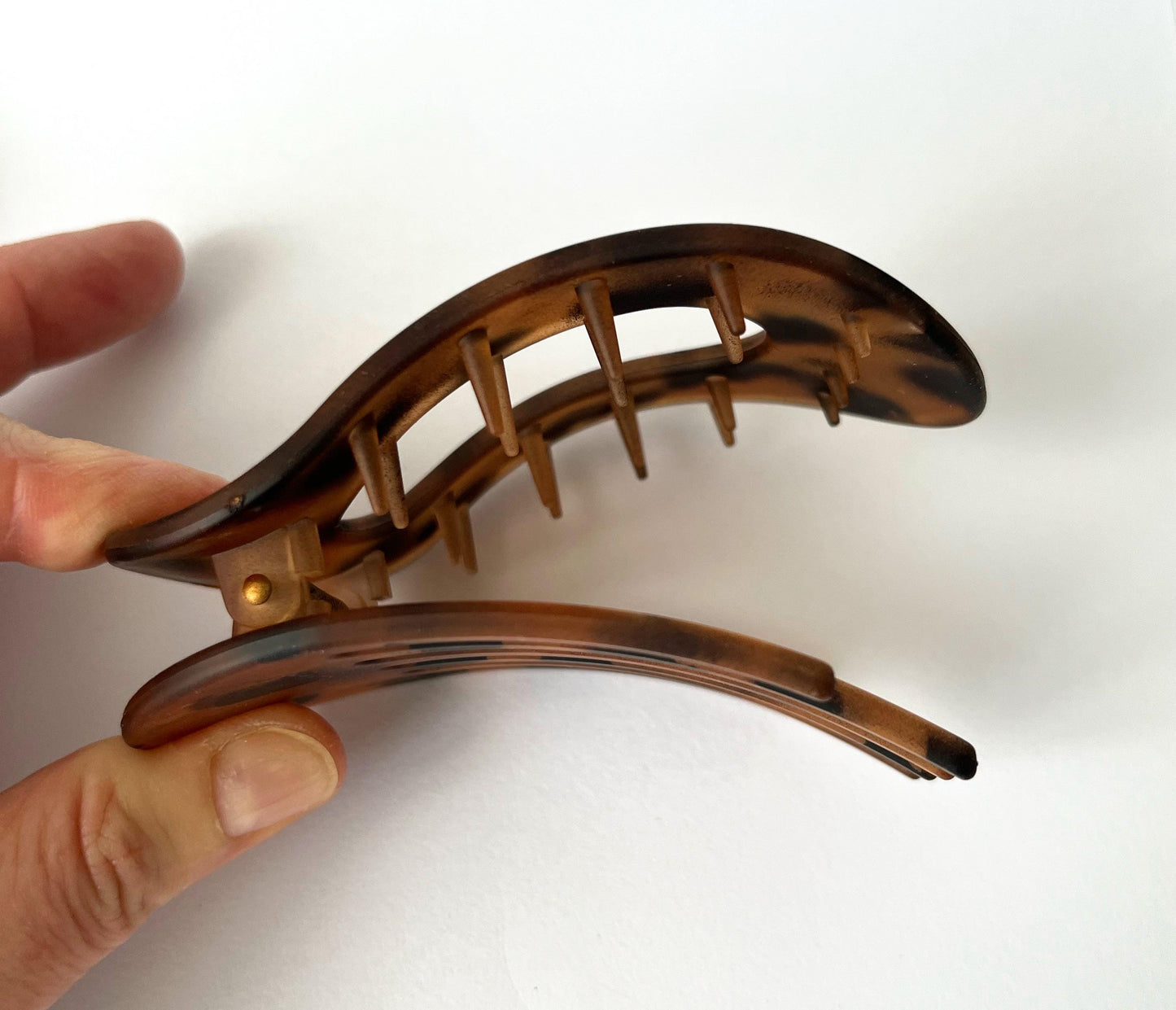 The New Flat -The Only Claw You’ll Ever Need | Large Hair Claw Clip 8.5cm | Tortoiseshell Black Cream | Strong Hold Everyday Clip